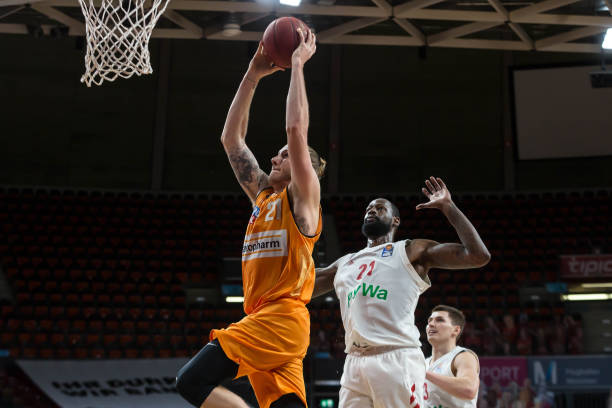 萨拉赫在利 萨拉赫在利