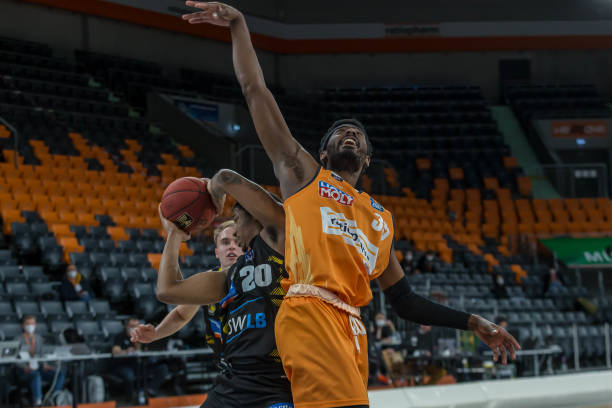 越的表现和 越的表现和