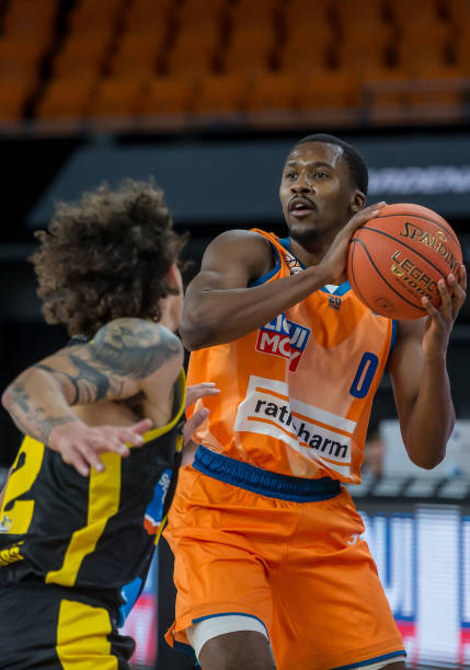 他凭借不断 他凭借不断